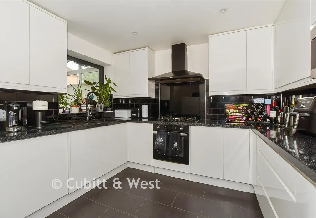Kitchen - The Fieldings, Southwater, Nr Horsham, West Sussex - Wards of Kent