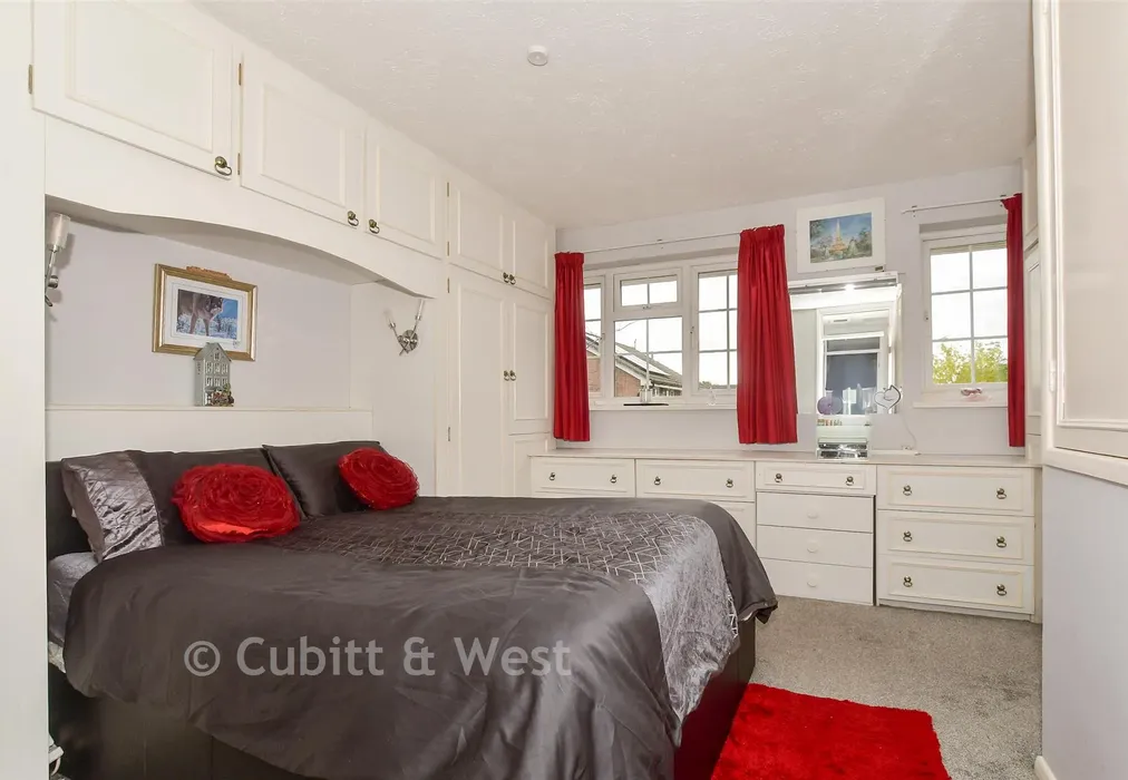 Bedroom 1 - The Fieldings, Southwater, Nr Horsham, West Sussex - Wards of Kent