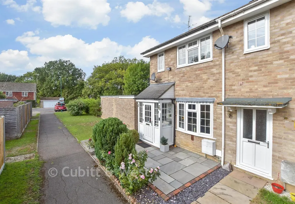 Hns8S - External Lifestyle Photo - The Fieldings, Southwater, Nr Horsham, West Sussex - Wards of Kent