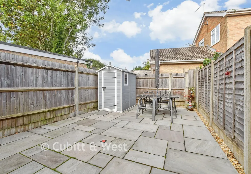 Rear Garden - The Fieldings, Southwater, Nr Horsham, West Sussex - Wards of Kent