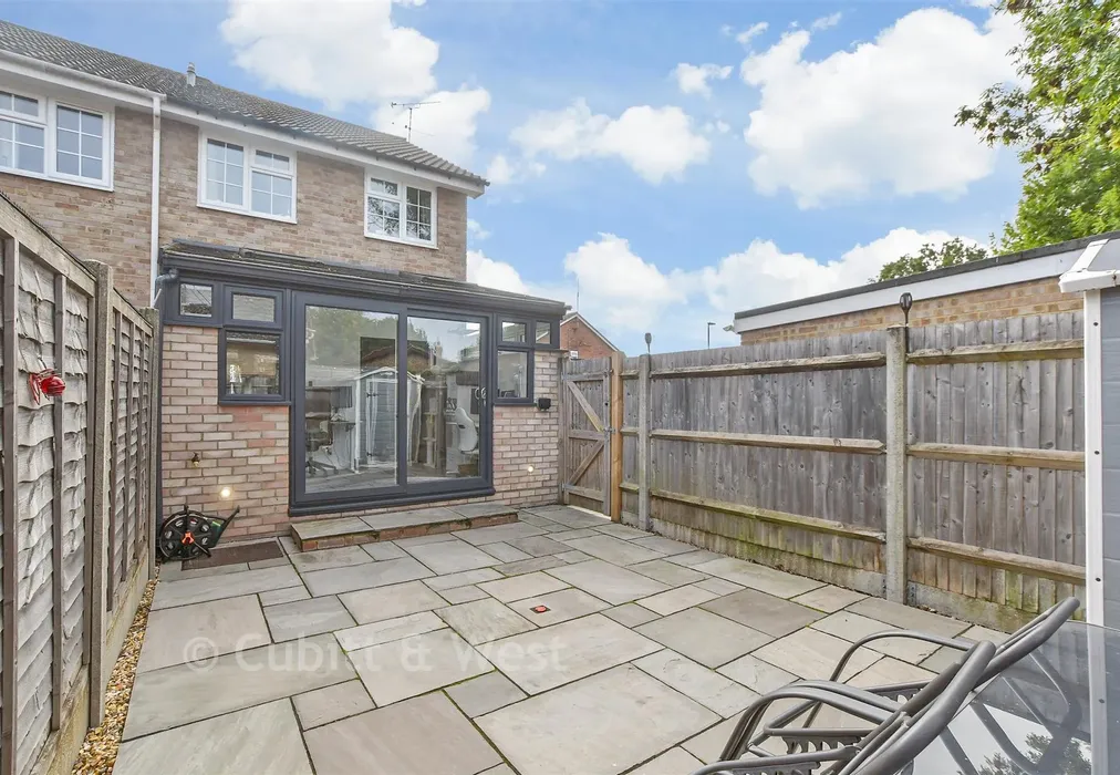 Rear Garden - The Fieldings, Southwater, Nr Horsham, West Sussex - Wards of Kent