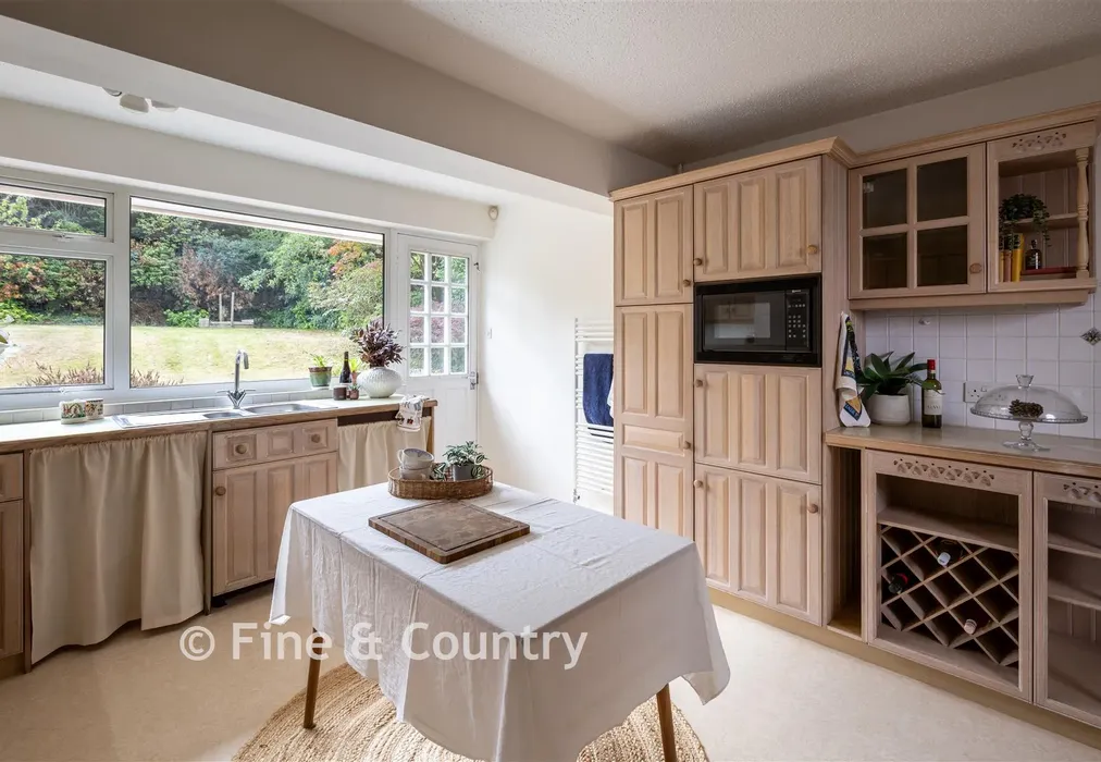 Kitchen - Birling Road, Tunbridge Wells, Kent - Wards of Kent