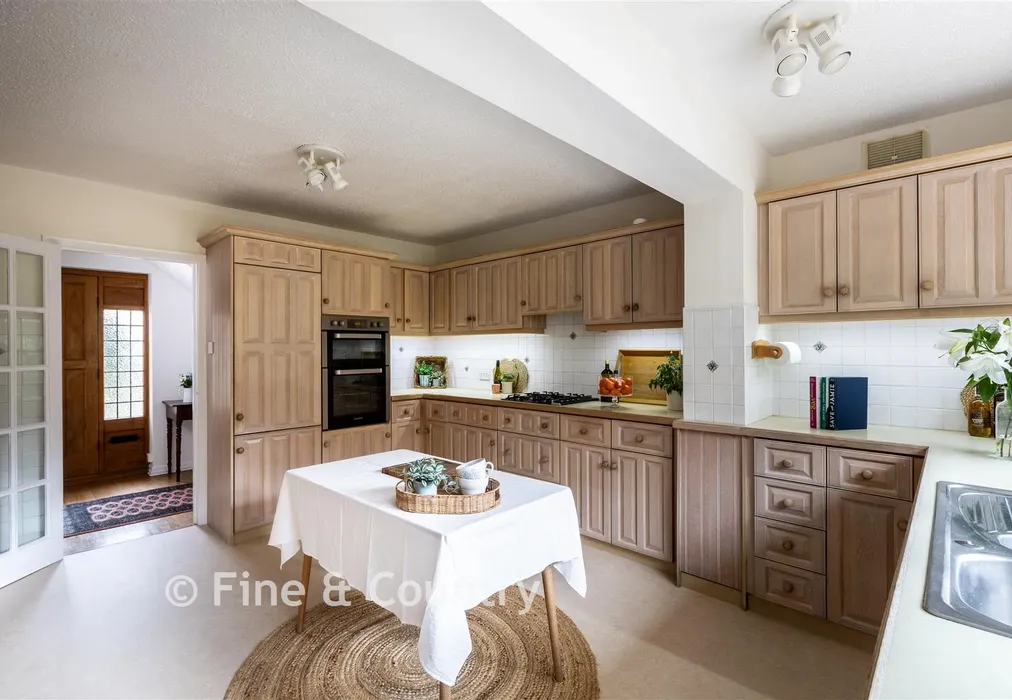 Kitchen - Birling Road, Tunbridge Wells, Kent - Wards of Kent