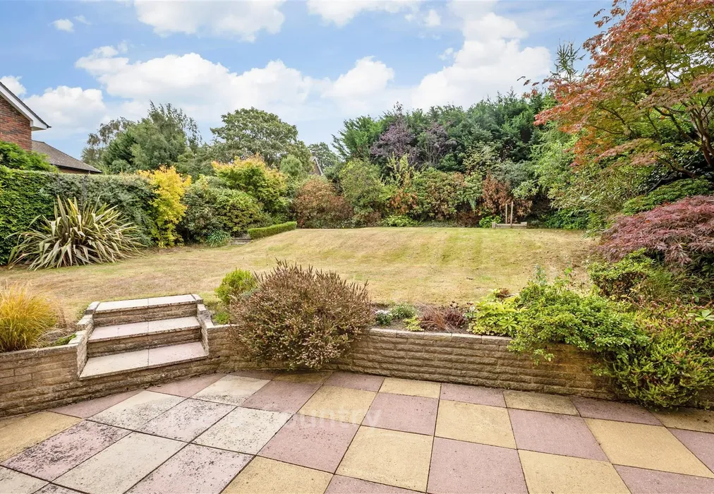 Patio Garden - Birling Road, Tunbridge Wells, Kent - Wards of Kent