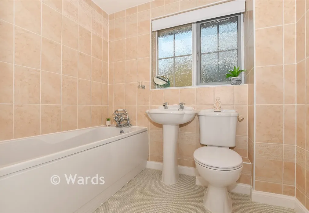 Bathroom - Sweet Bay Crescent, Ashford, Kent - Wards of Kent