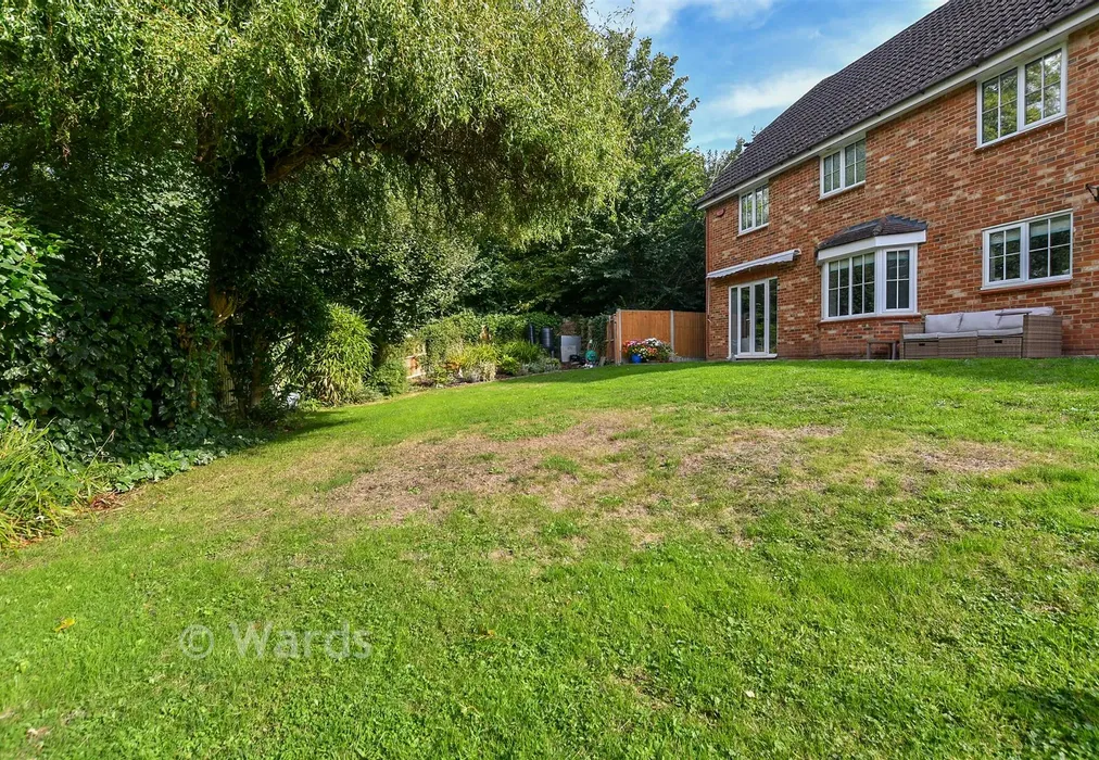 Rear Garden - Sweet Bay Crescent, Ashford, Kent - Wards of Kent