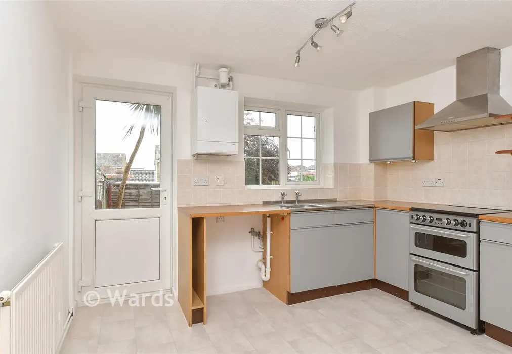 Kitchen - Gatcombe Close, Walderslade, Chatham, Kent - Wards of Kent