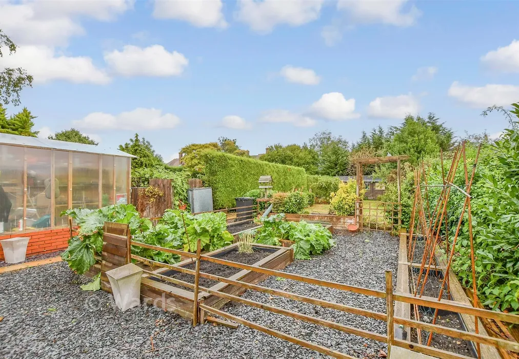 Rear Garden - Gibbet Lane, Horsmonden, Tonbridge, Kent - Wards of Kent