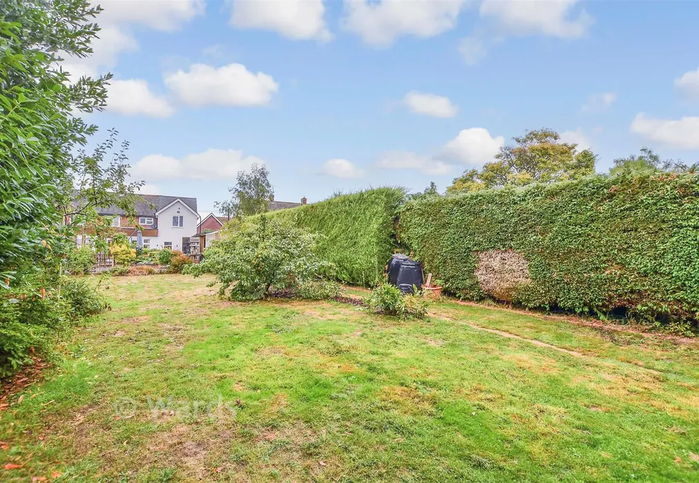 Rear Garden - Gibbet Lane, Horsmonden, Tonbridge, Kent - Wards of Kent