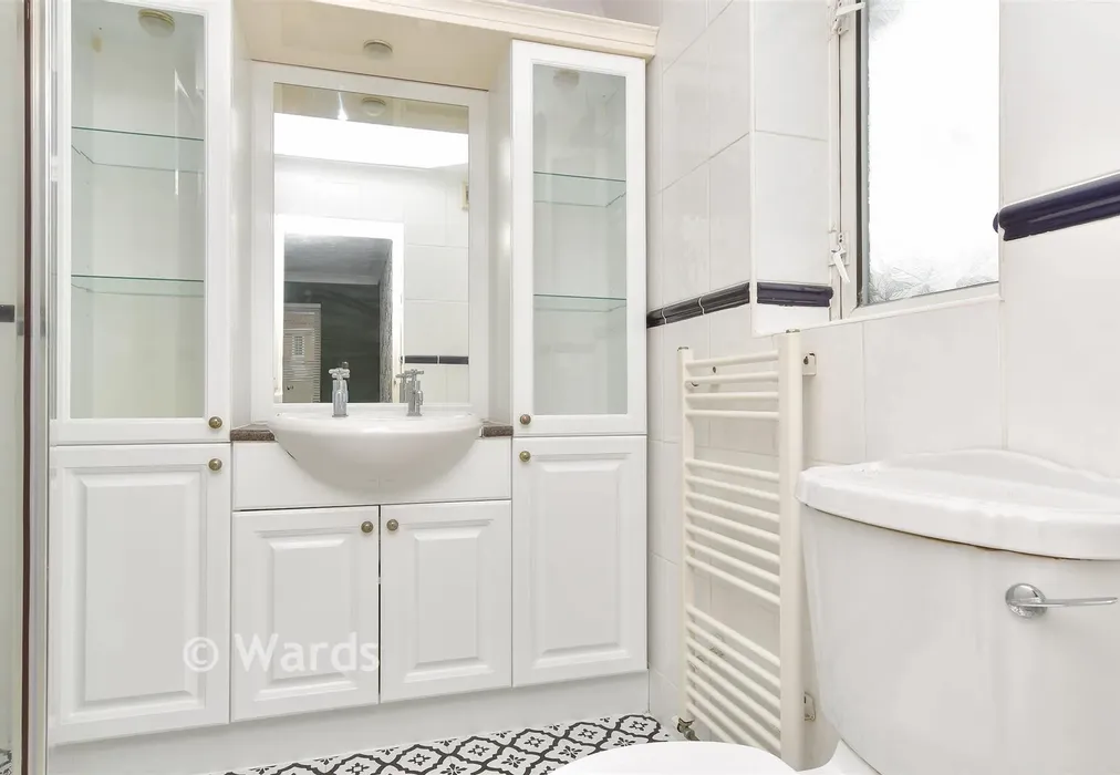 Shower Room - Olivine Close, Walderslade Woods, Chatham, Kent - Wards of Kent
