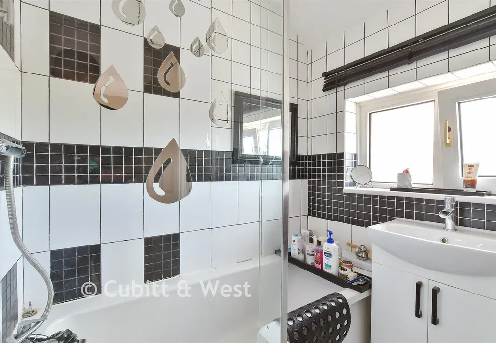 Bathroom - Hunston Close, Brighton, East Sussex - Wards of Kent