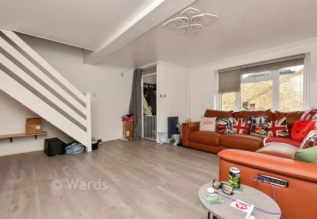 Lounge - Curlinge Court, Ramsgate, Kent - Wards of Kent