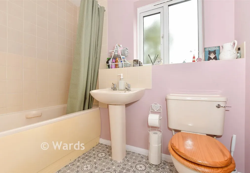 Bathroom - Courtenay Road, Deal, Kent - Wards of Kent
