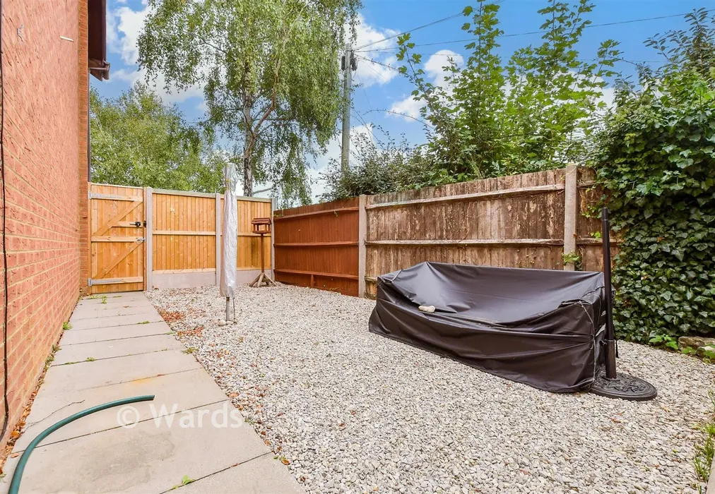 Side Garden - Courtenay Road, Deal, Kent - Wards of Kent