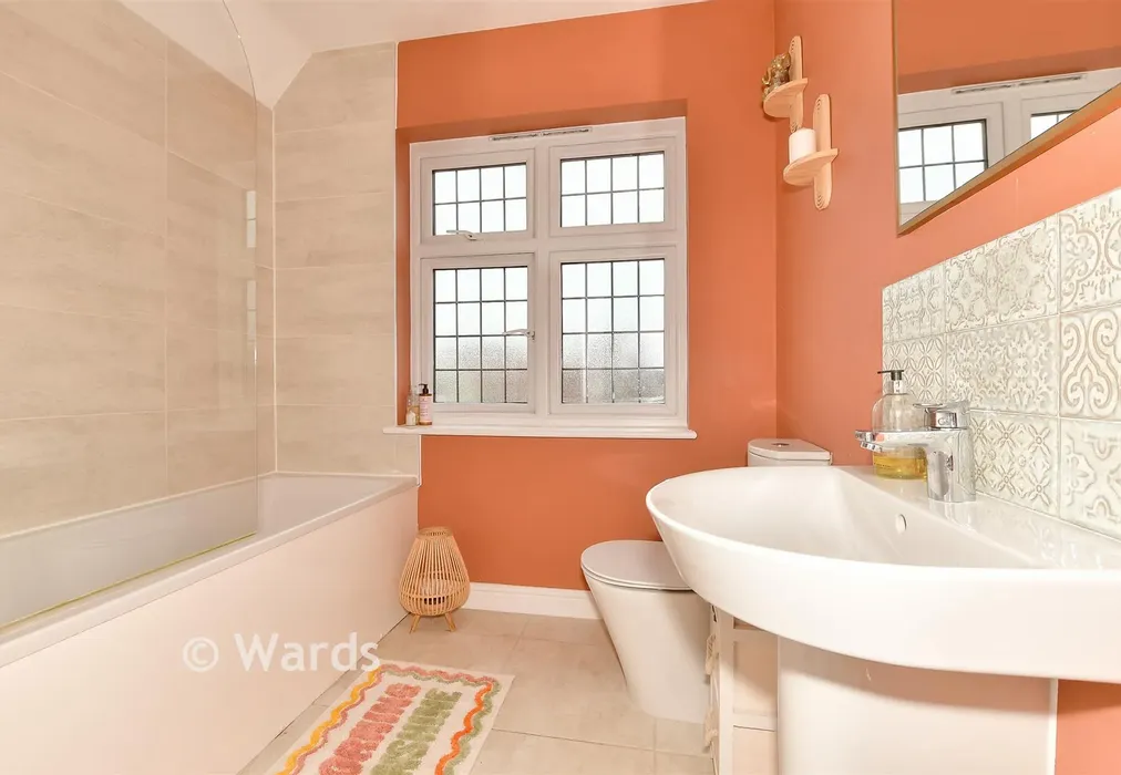 Bathroom - Holness Road, Herne Bay, Kent - Wards of Kent