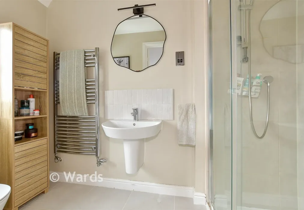 En-Suite - Holness Road, Herne Bay, Kent - Wards of Kent