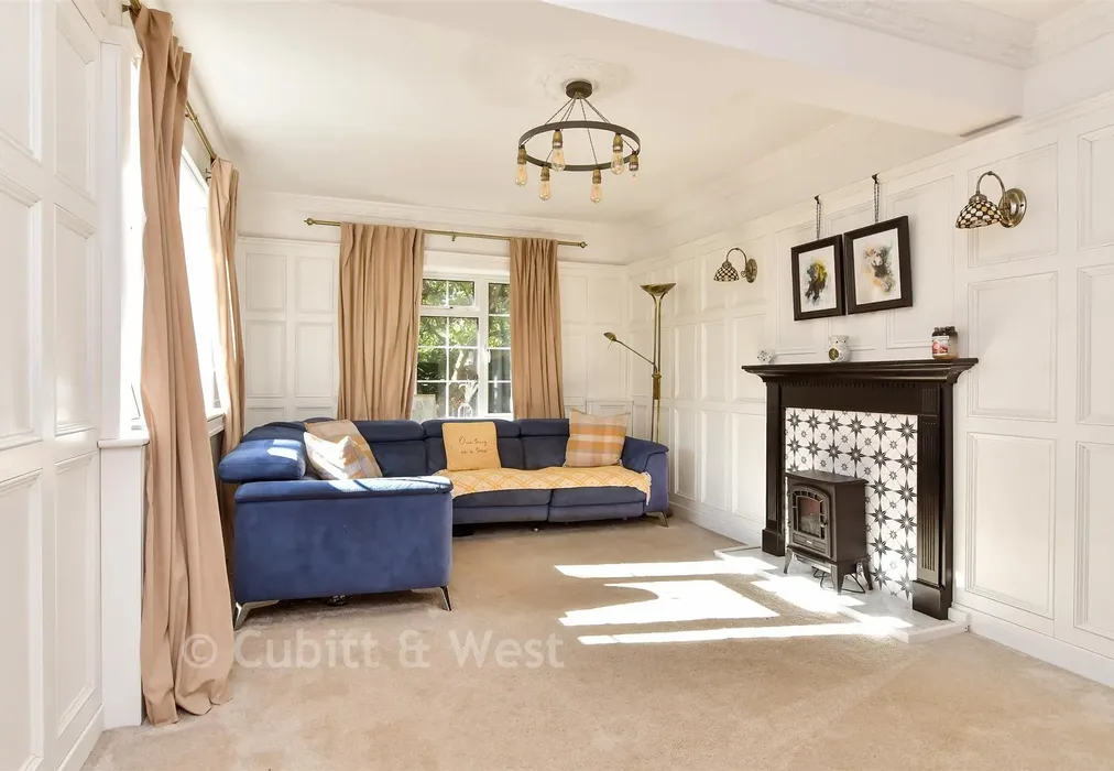 Living Room/ Bedroom 5 - Hornbuckles Close, South Chailey, Lewes, East Sussex - Wards of Kent