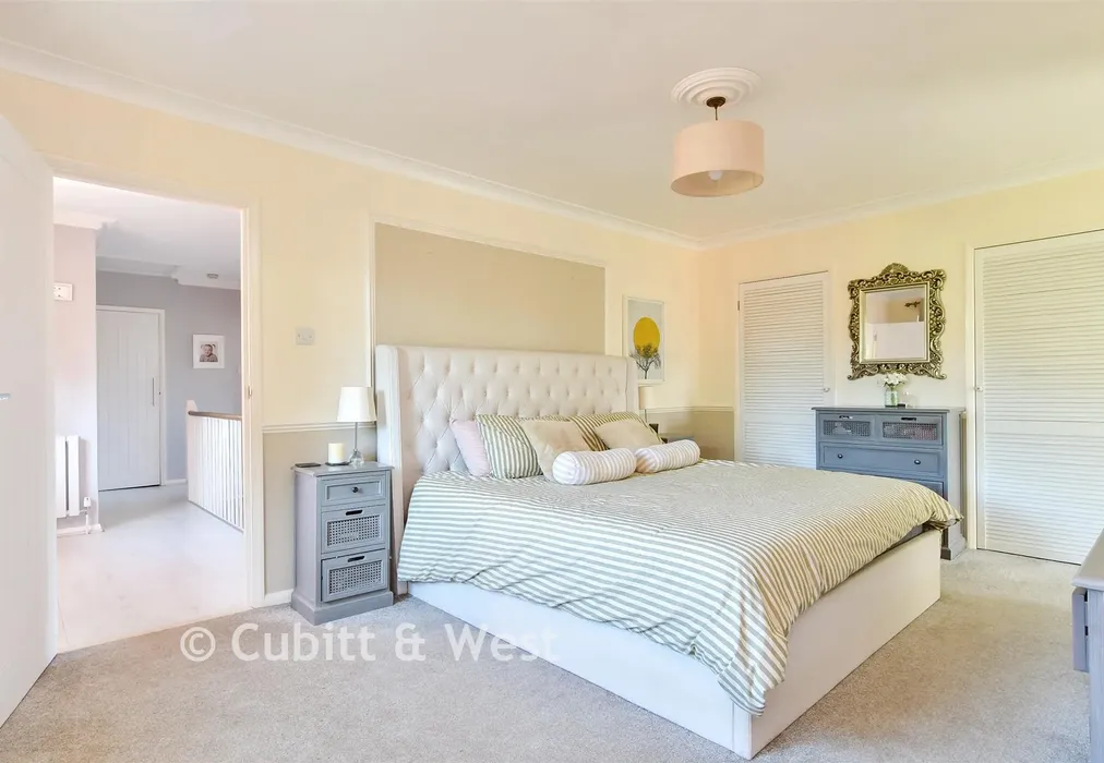 Bedroom 1 - Hornbuckles Close, South Chailey, Lewes, East Sussex - Wards of Kent