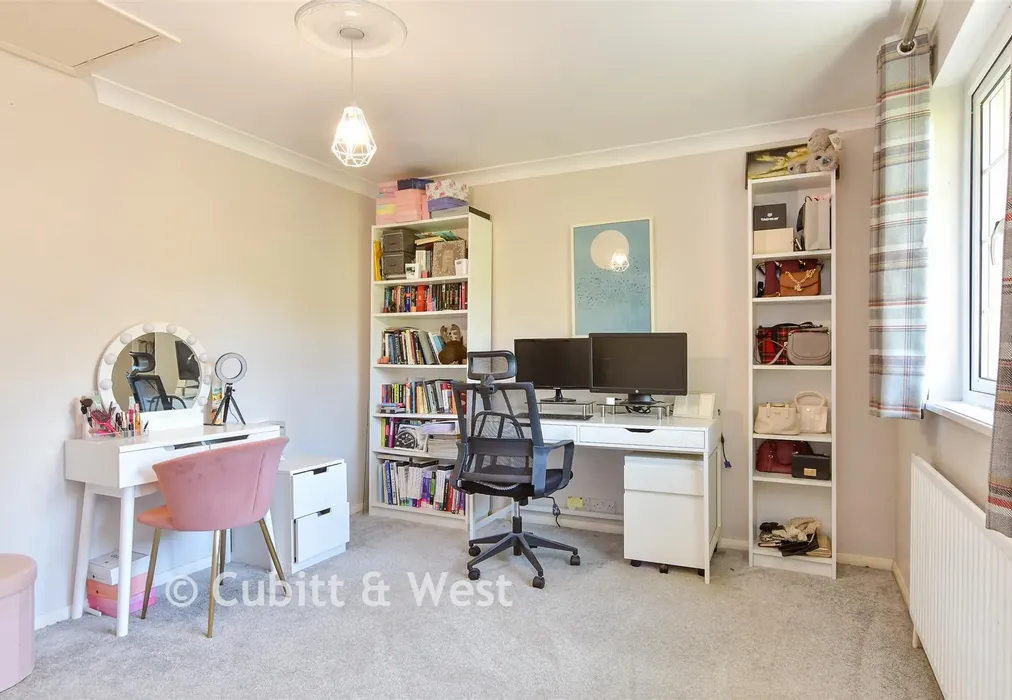 Dressing Room - Hornbuckles Close, South Chailey, Lewes, East Sussex - Wards of Kent
