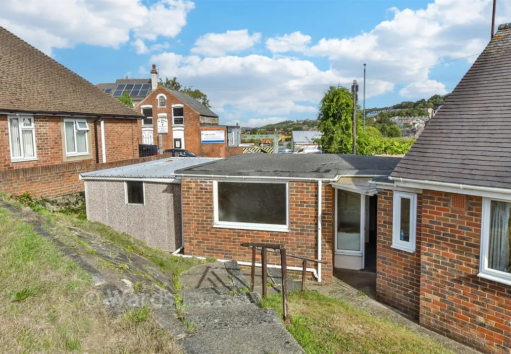 Garage - Capstone Road, Chatham, Kent - Wards of Kent