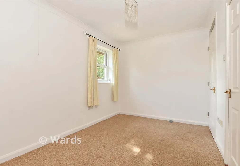 Bedroom - Garfield Place, Faversham, Kent - Wards of Kent