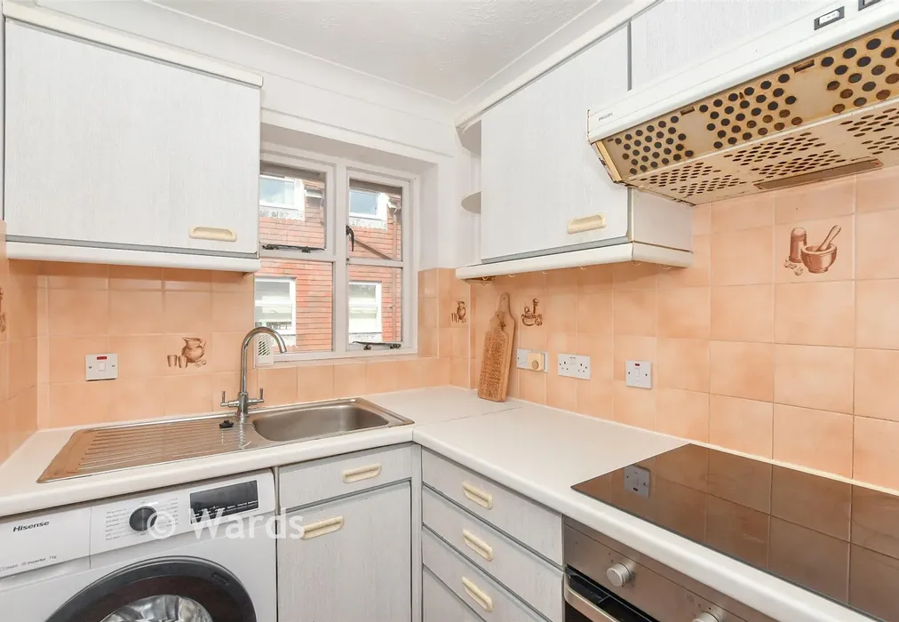 Kitchen - Garfield Place, Faversham, Kent - Wards of Kent