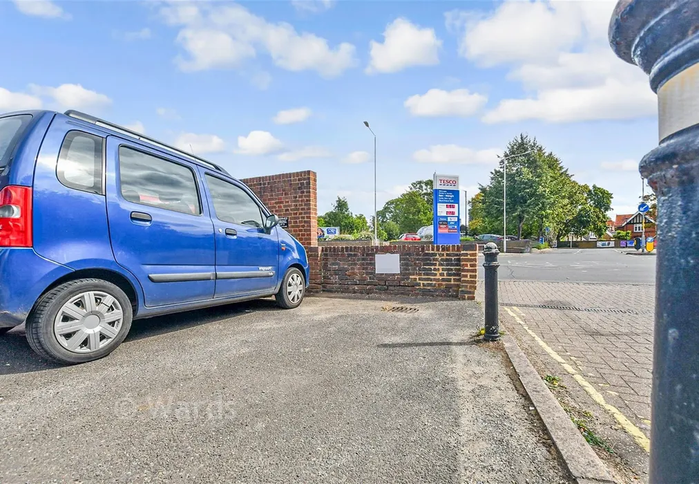 Driveway/Parking - Garfield Place, Faversham, Kent - Wards of Kent