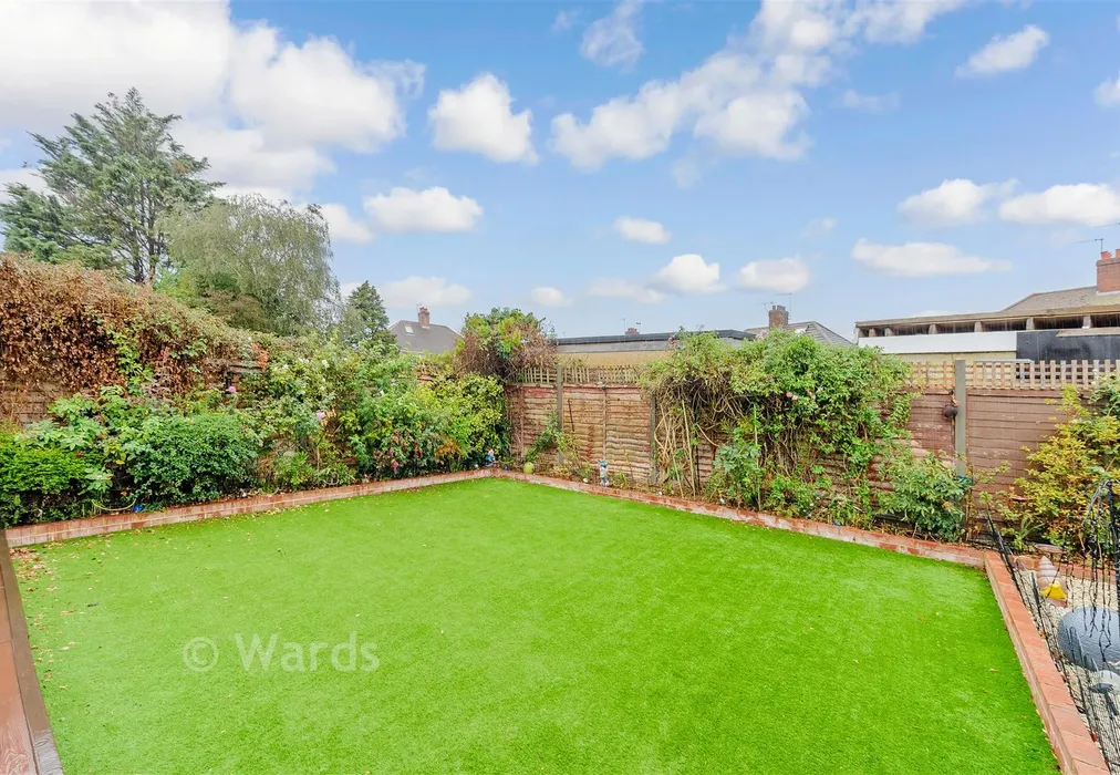 Rear Garden - Elm Road, Stone, Kent - Wards of Kent