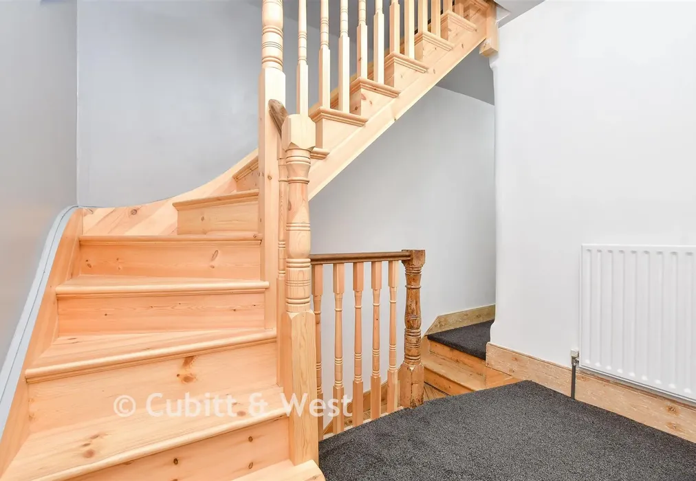 Landing - Clarendon Road, Wallington, Surrey - Wards of Kent