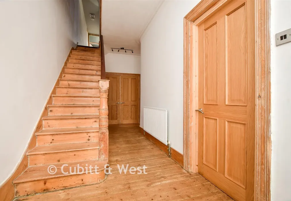 Entrance Hall - Clarendon Road, Wallington, Surrey - Wards of Kent