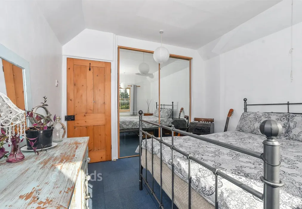Bedroom 1 - Oare Road, Faversham, Kent - Wards of Kent