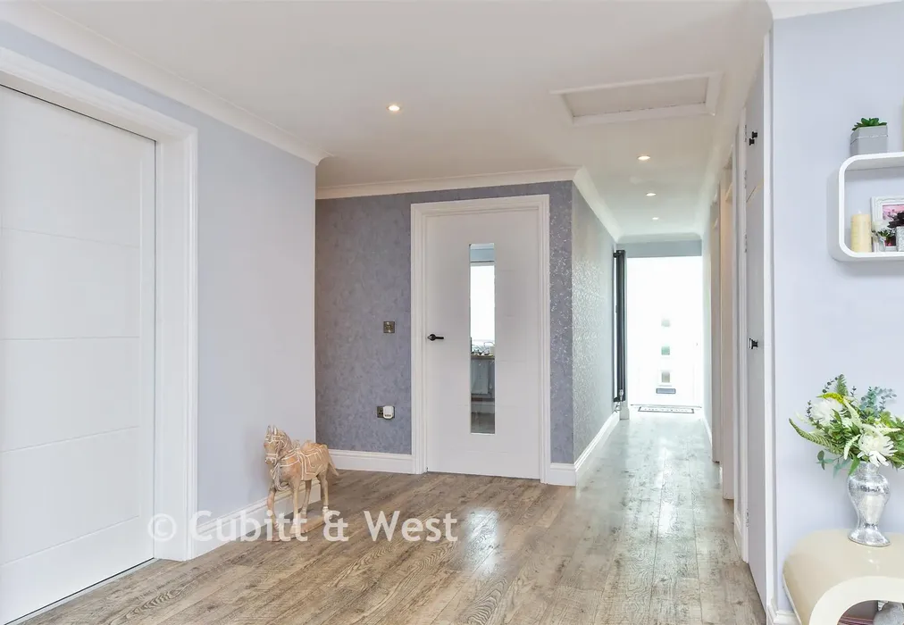 Entrance Hall - West Front Road, Bognor Regis, West Sussex - Wards of Kent