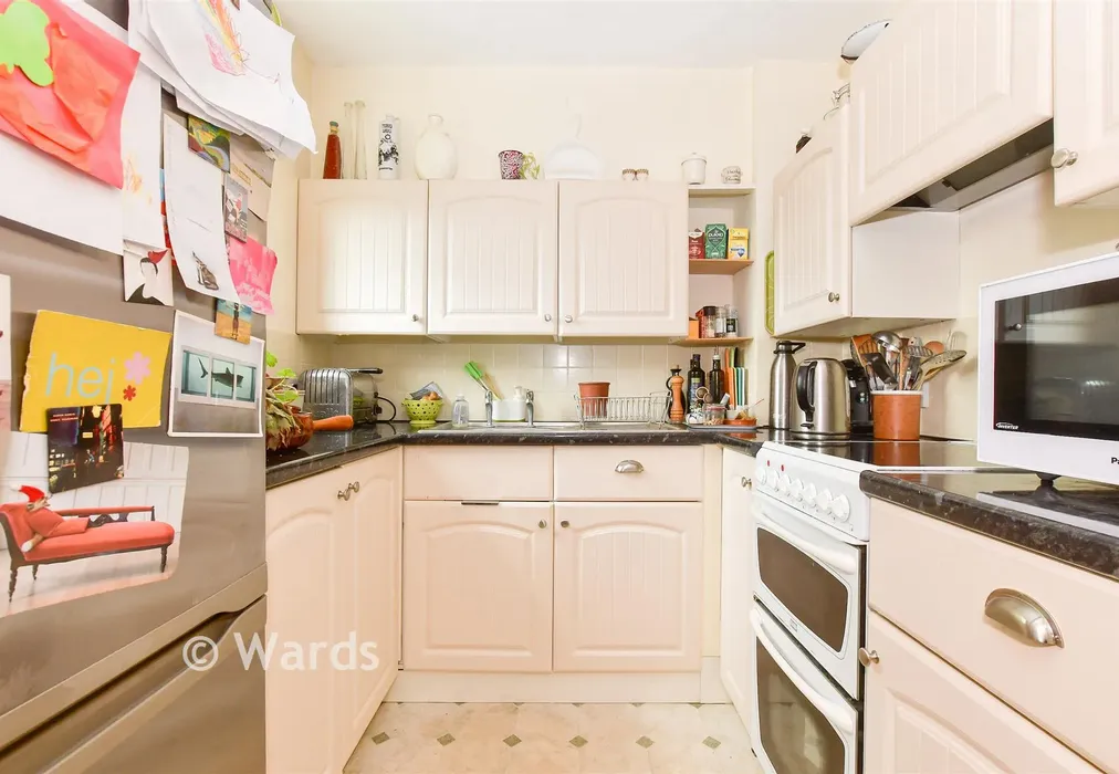 Kitchen - Queen Street, Deal, Kent - Wards of Kent