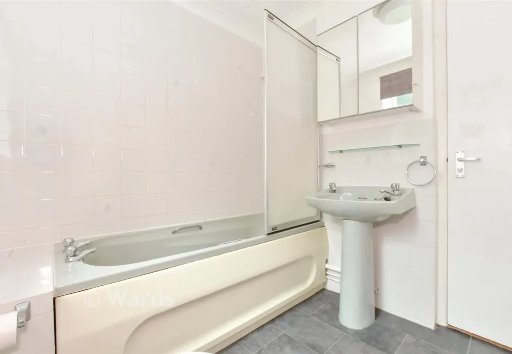 Bathroom - Maxwell Place, Deal, Kent - Wards of Kent