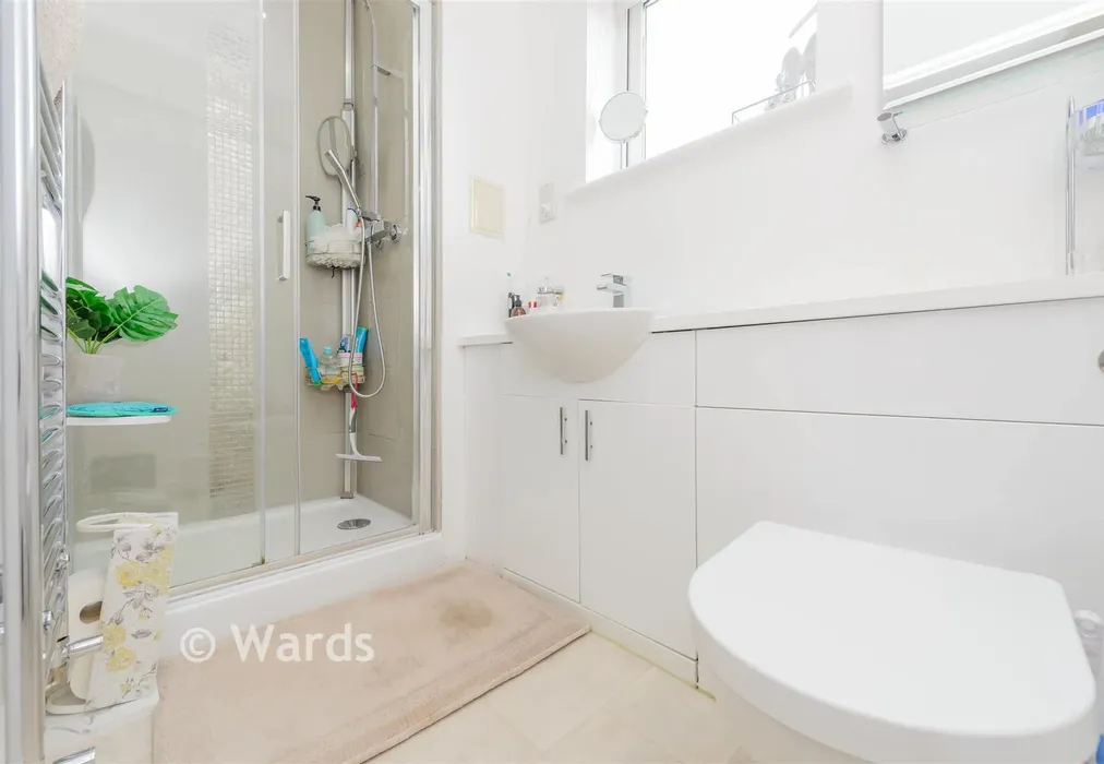 En-Suite - Brambling Close, Greenthihe, Kent - Wards of Kent