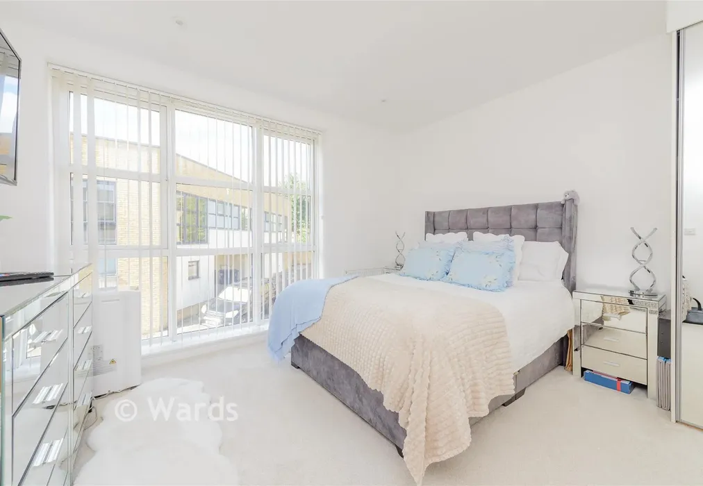 Bedroom 1 - Brambling Close, Greenthihe, Kent - Wards of Kent