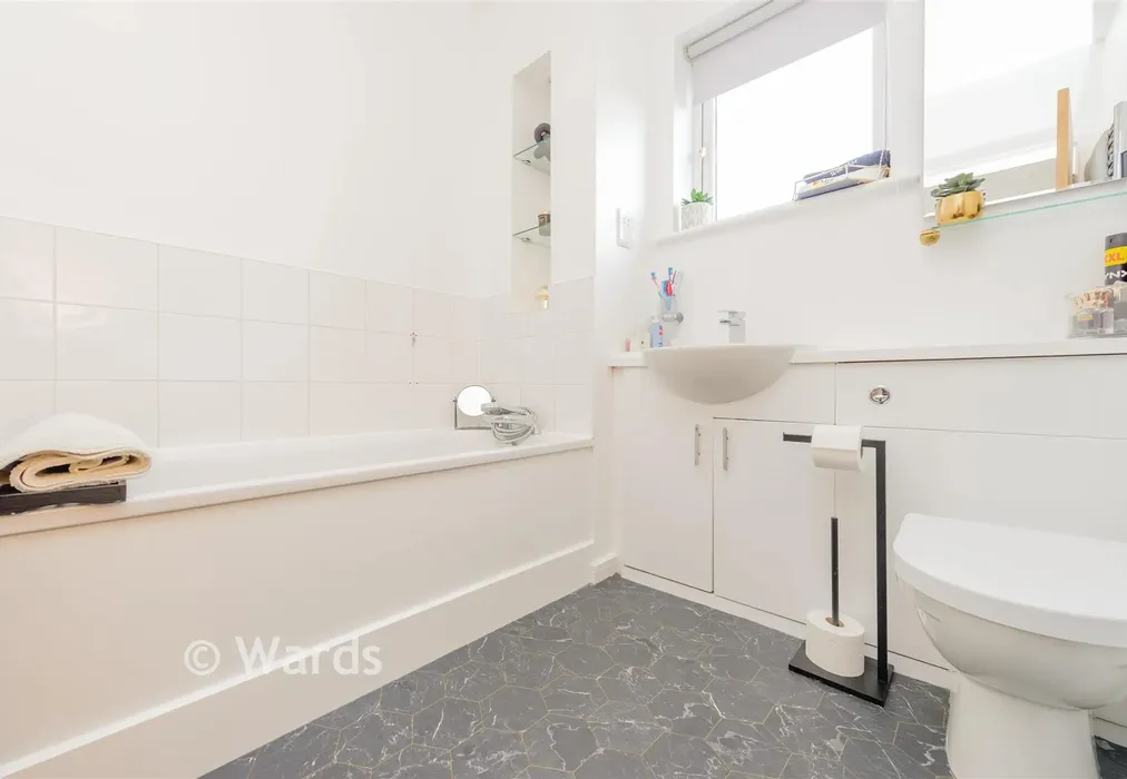 Bathroom - Brambling Close, Greenthihe, Kent - Wards of Kent