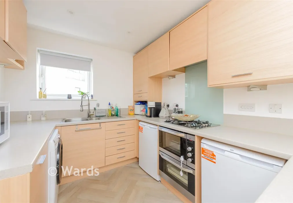 Kitchen - Brambling Close, Greenthihe, Kent - Wards of Kent
