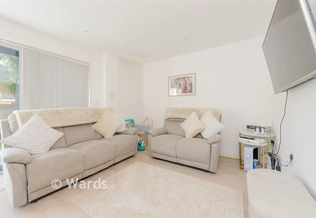 Lounge/Diner - Brambling Close, Greenthihe, Kent - Wards of Kent