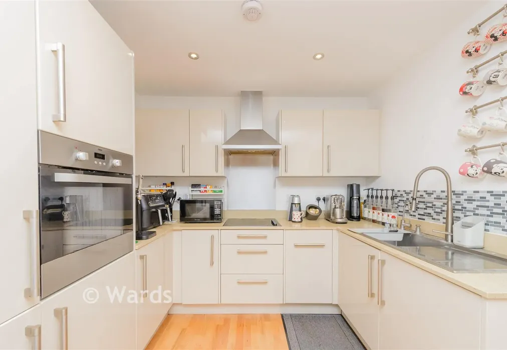 Kitchen - Creek Mill Way, Dartford, Kent - Wards of Kent