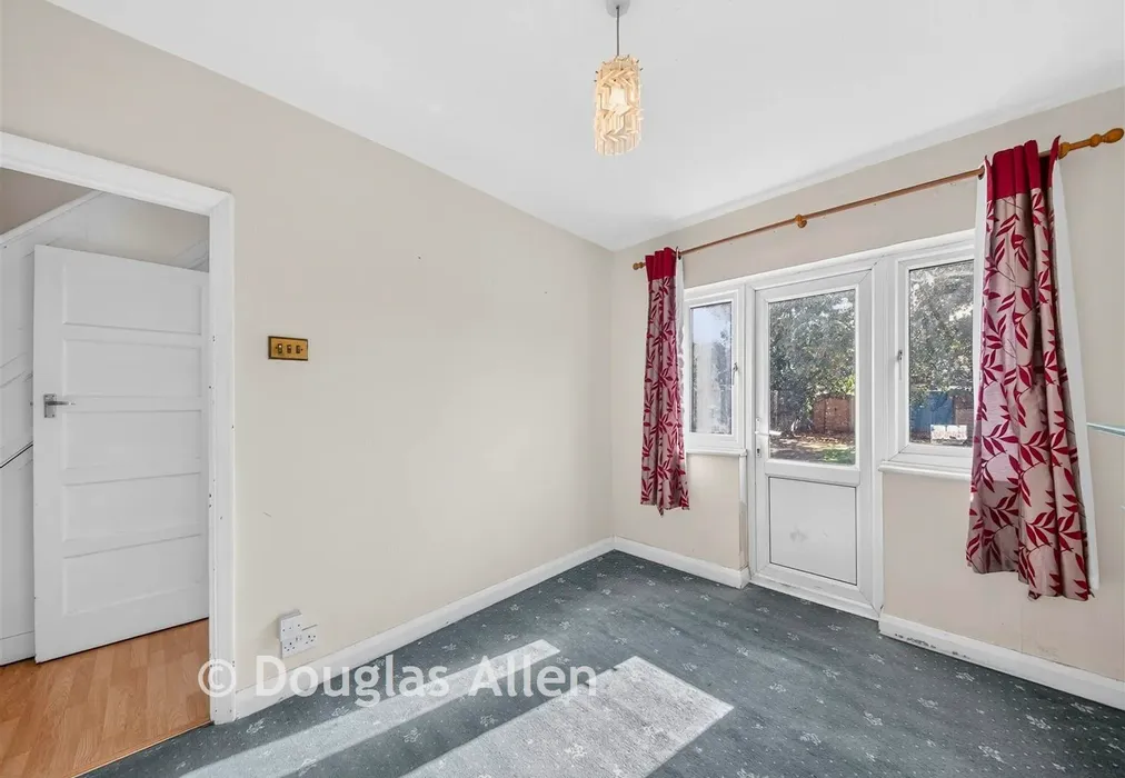 Dining Room - Brian Road, Romford, Essex - Wards of Kent
