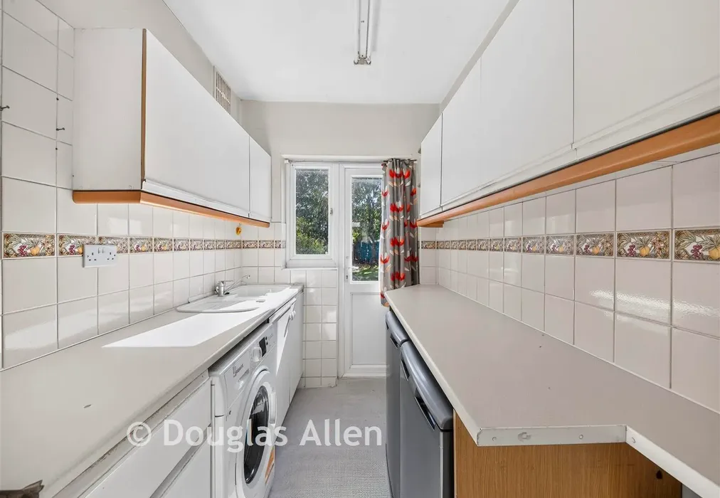 Kitchen - Brian Road, Romford, Essex - Wards of Kent