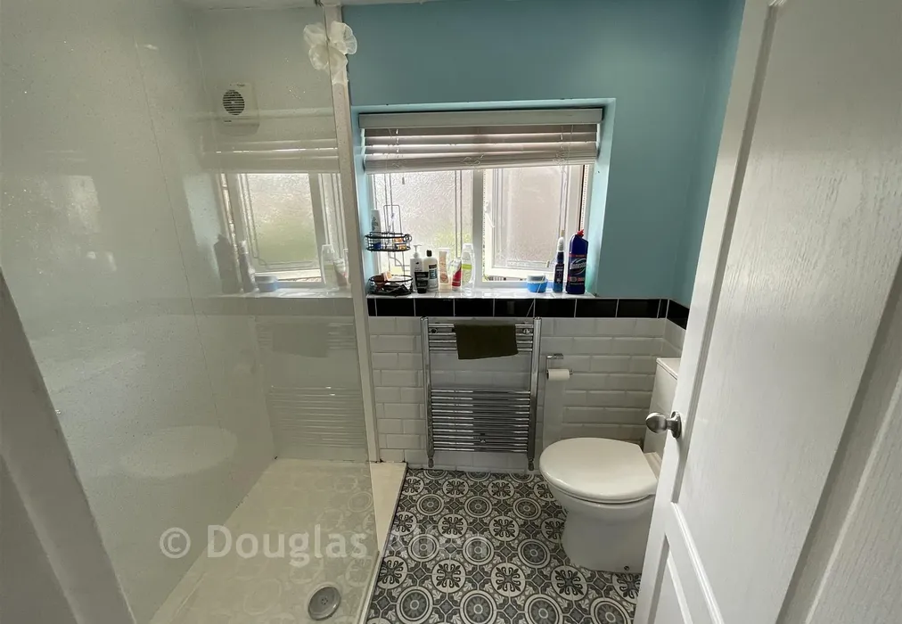 Shower Room - Ardleigh, Basildon, Essex - Wards of Kent