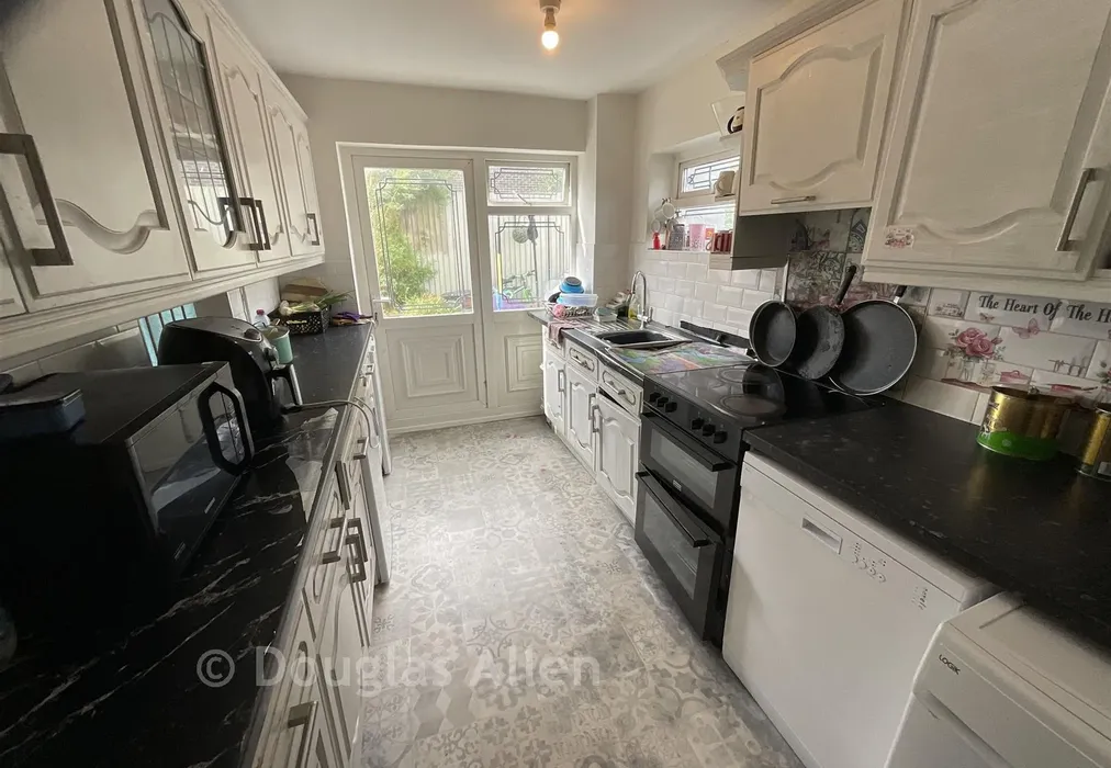 Kitchen - Ardleigh, Basildon, Essex - Wards of Kent