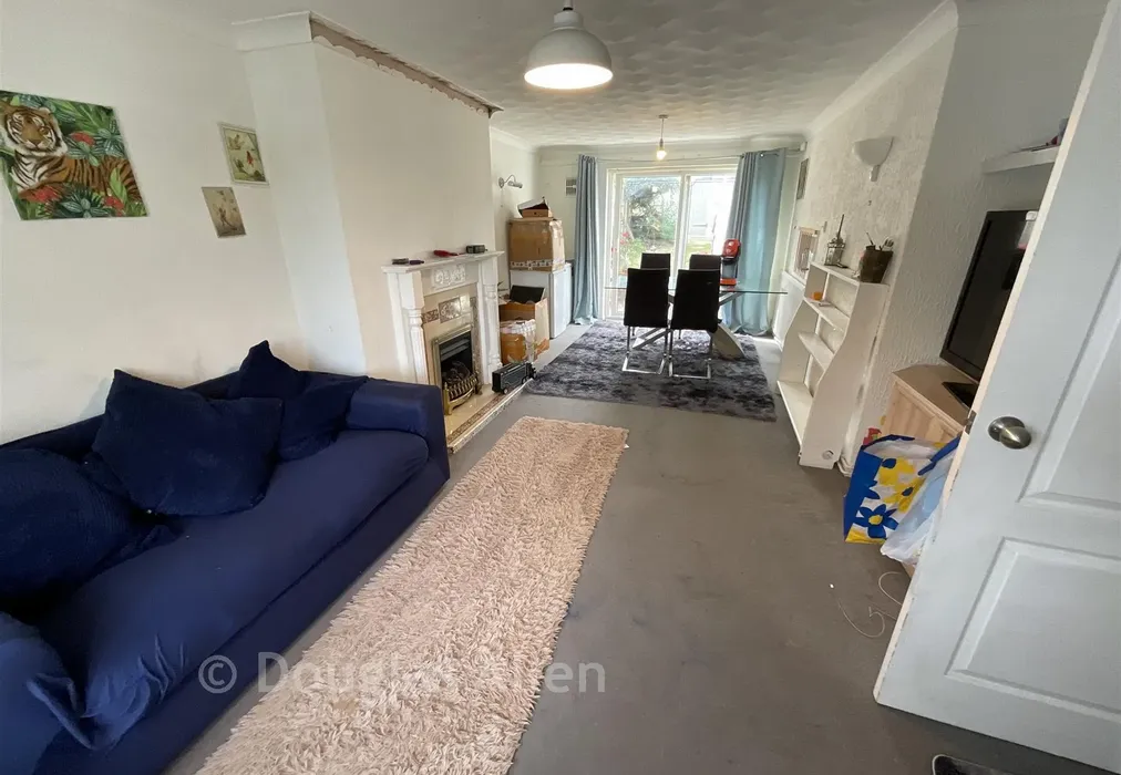 Lounge/Diner - Ardleigh, Basildon, Essex - Wards of Kent