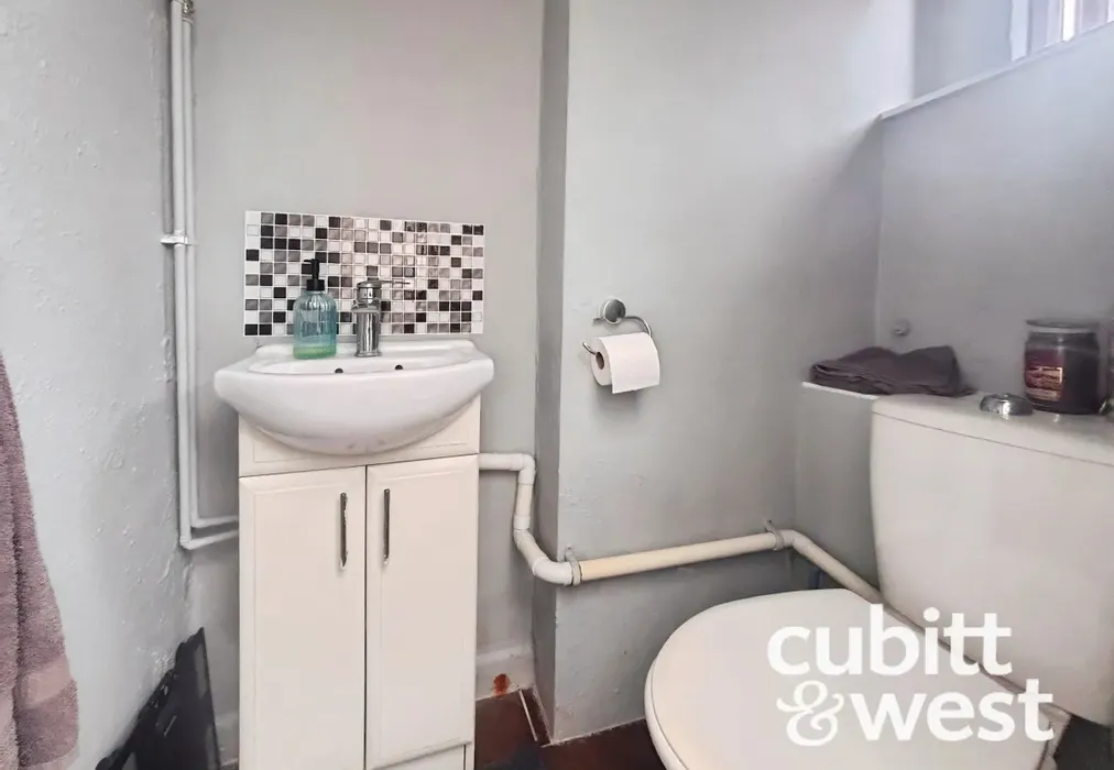  - DEPOSIT ALTERNATIVE AVAILABLE Ringwood Road Southsea PO4 - Wards of Kent