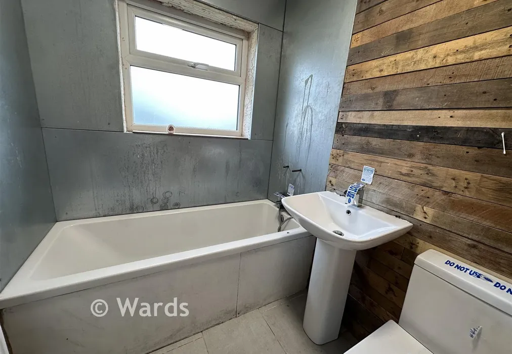 Bathroom - Rumfields Road, Broadstairs, Kent - Wards of Kent