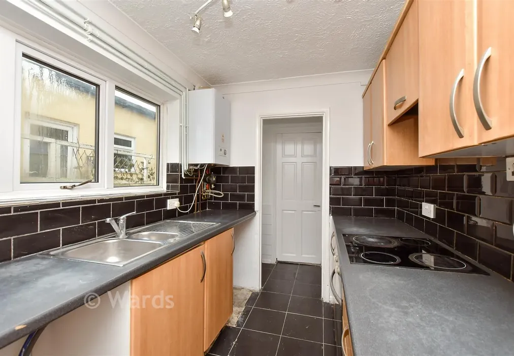 Kitchen - Gardiner Street, Gillingham, Kent - Wards of Kent