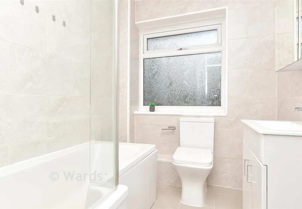 Bathroom - Walderslade Road, Walderslade, Chatham, Kent - Wards of Kent