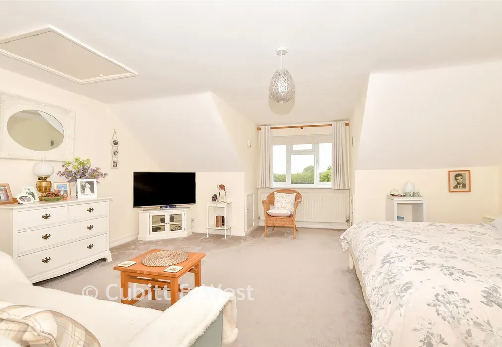 Bedroom 1 - Five Ash Down, Uckfield, East Sussex - Wards of Kent
